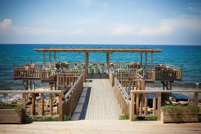 Zambak Holiday Village & Restaurant Superb Seafront Location ! Agios Georgios  Exteriör bild